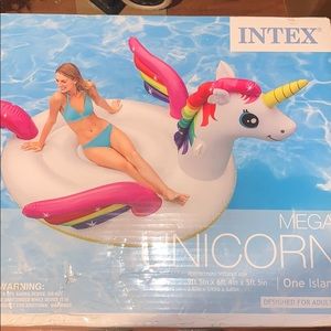 Mega unicorn for pool